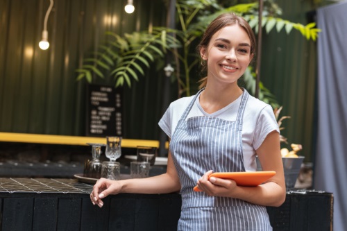 Cómo debe ser la ropa del sector hostelero en verano
